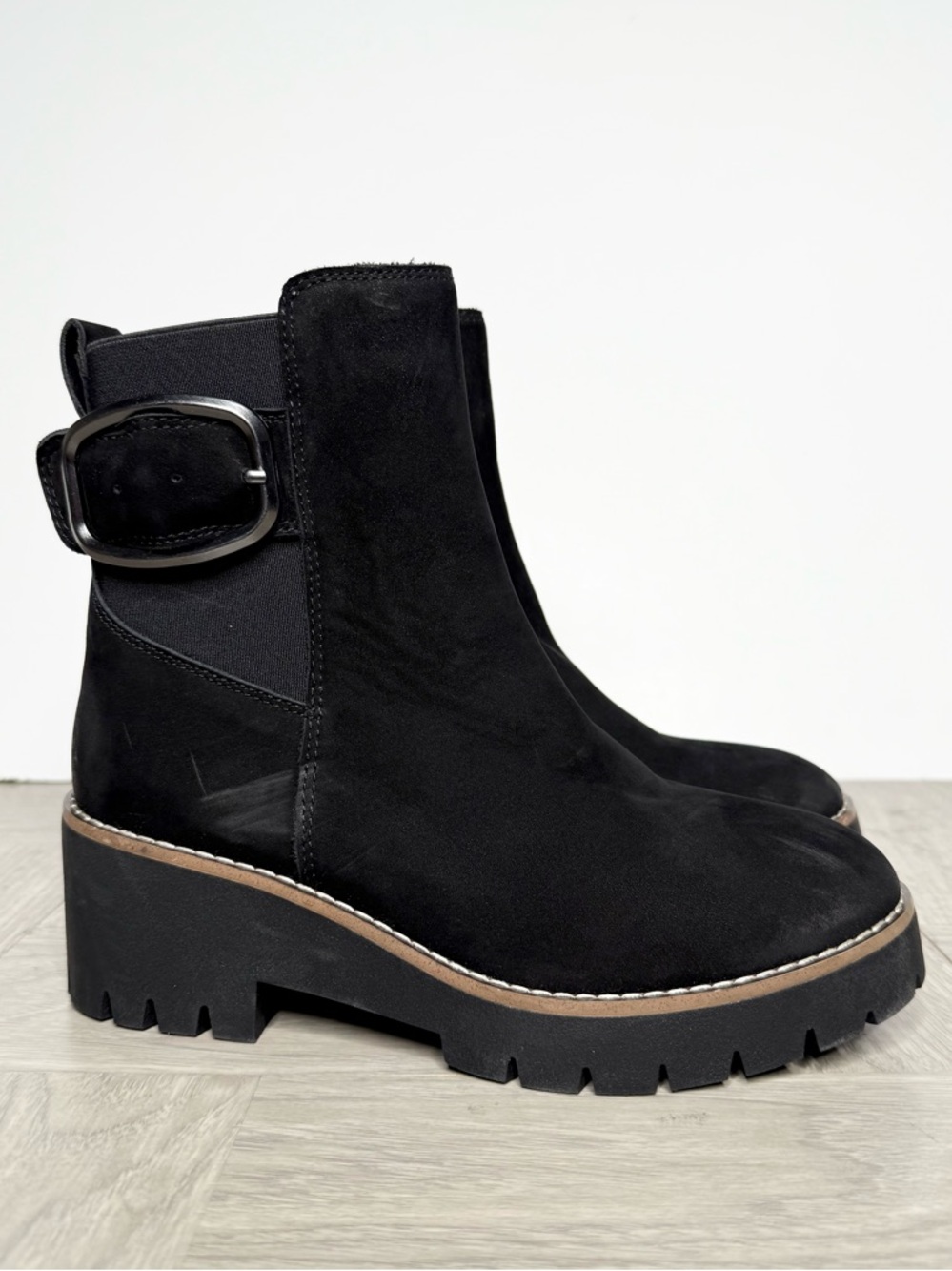 Blondo Dahlia Black Nubuck Heeled Bootie 6M
